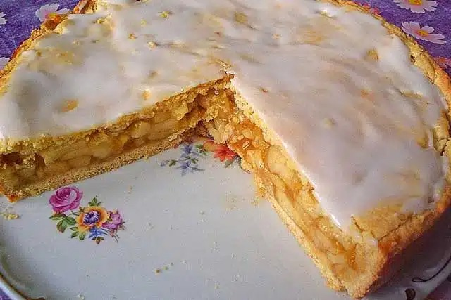 Rețetă de prăjitură cu mere acoperită