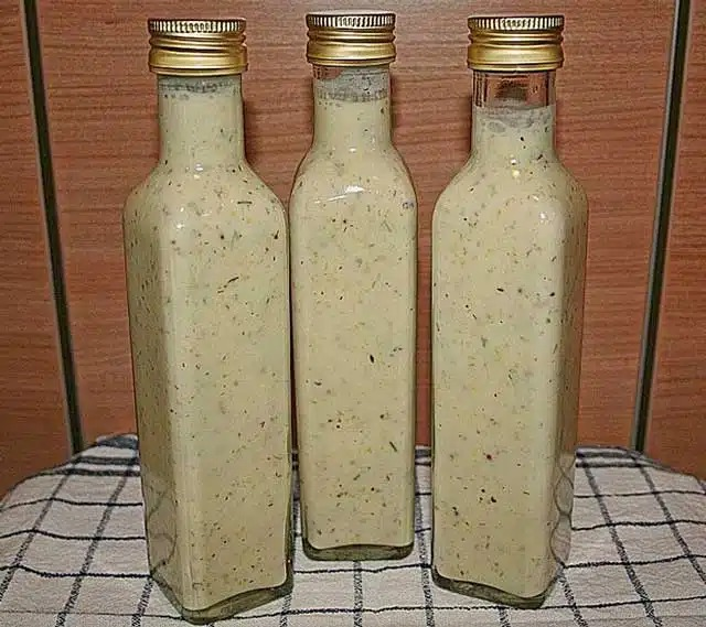 Sos de salată preparat în avans, rapid și de lungă durată!