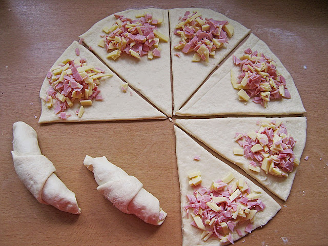 Cornuri cu șuncă și Gouda