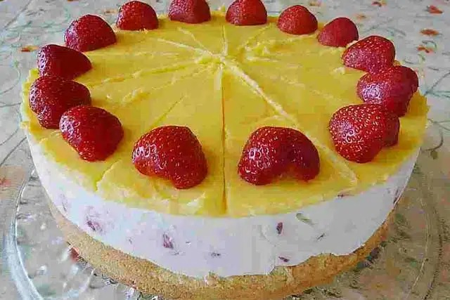 Rețetă prăjitură cu căpșuni și vanilie