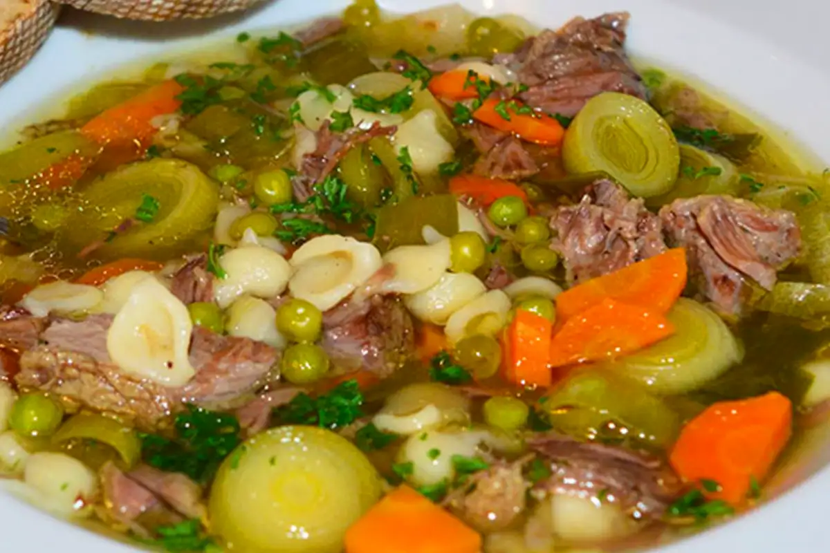 Rețetă de tocăniță de vită așa cum o gătea întotdeauna bunica