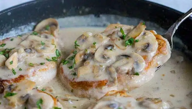 Șnițel în sos delicios de smântână rețetă