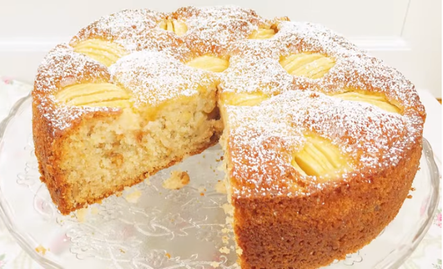 Prajitură simplă de mere scufundată