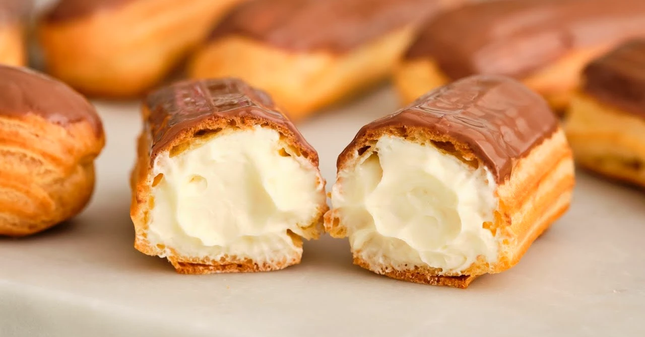 Cei mai buni banane trase umplute cu cremă de Salka: Ca la cofetărie!