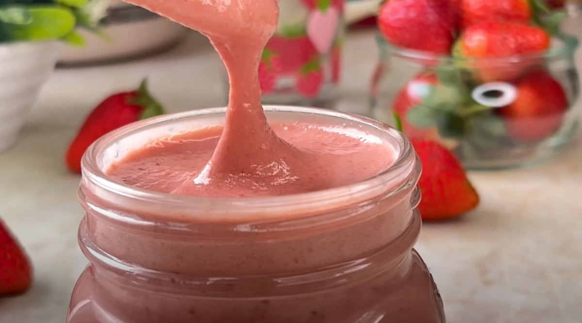 Nutella de căpșuni: Deliciu adictiv din 3 ingrediente pe care vei vrea să-l ascunzi de toată lumea