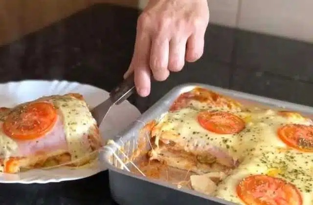 Gratin de sparanghel cu șuncă și cașcaval topit – rețetă