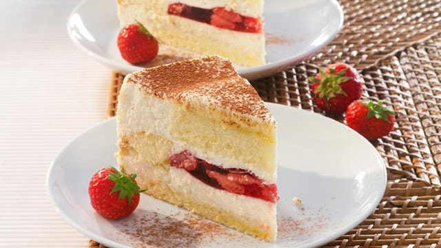 Tort Amaretto cu căpșuni