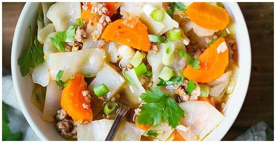 Supă de rulade de primăvară cu conținut scăzut de carbohidrați