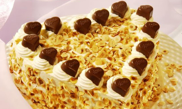 Inimă de ciocolată cu cremă de nuga și alune