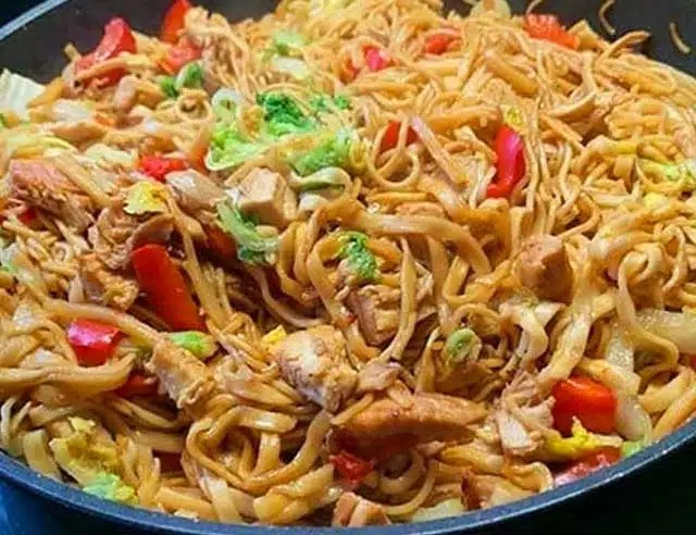 Tigaie asiatică cu tăiței de ou – Rețetă
