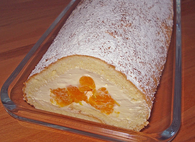 Ruladă cu brânză de mandarine și biscuiți