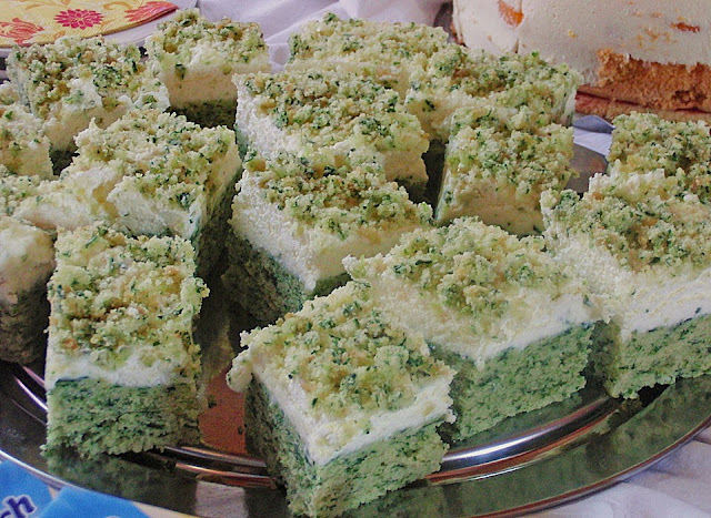 Prăjitură dulce cu spanac verde