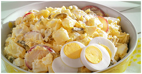 Salată de cartofi falsă cu conținut scăzut de carbohidrați