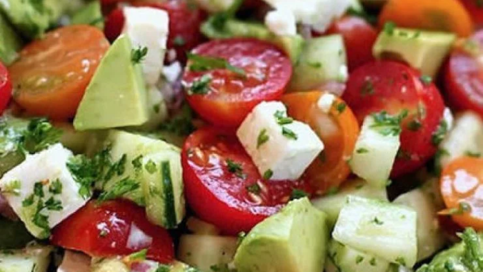 Salata care dezgoleste burta, arde grăsimea și elimină lichidele!