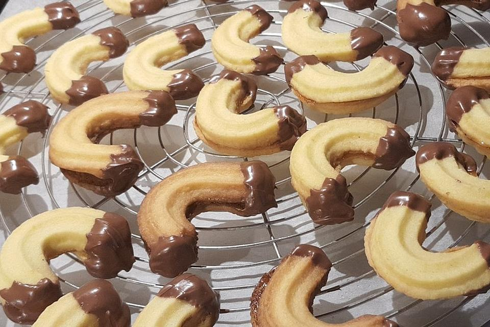 Linzer kipferl en roumain se traduit par : Kipferli Linzer