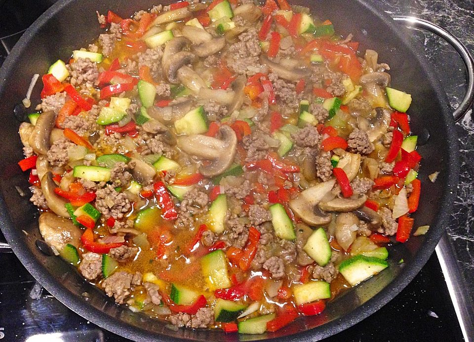 Tigaie de legume cu carne tocată