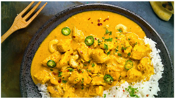 Curry de pui în cremă de cocos, gustarea perfectă!