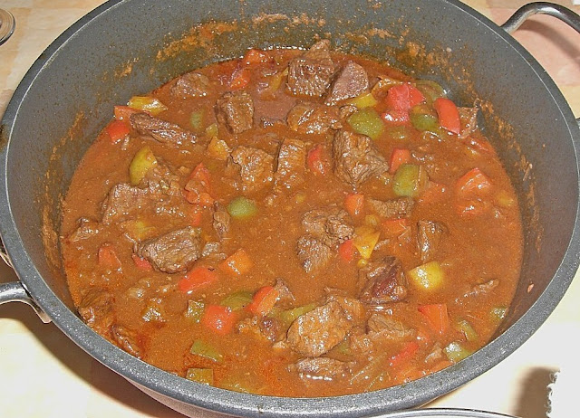 Gulaș suculent de ardei paprika