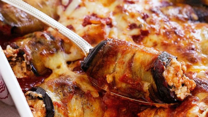 Rulouri de orez cu vinete: Un preparat delicios gata în cel mai scurt timp!