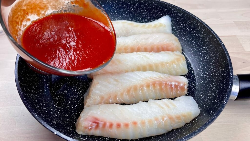 Pe vremuri nimeni nu voia cod, acum, când îl gătesc în acest sos fantastic, nu este niciodată suficient | Doar 370 Kcal!