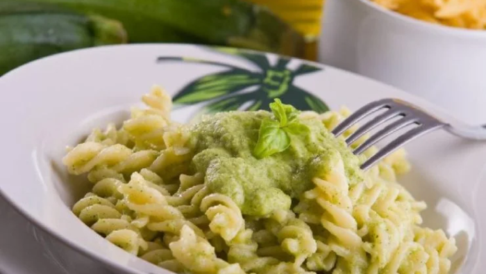 Paste cu cremă de dovlecei: un aperitiv rapid, excelent pentru dietele, doar 380 de calorii!