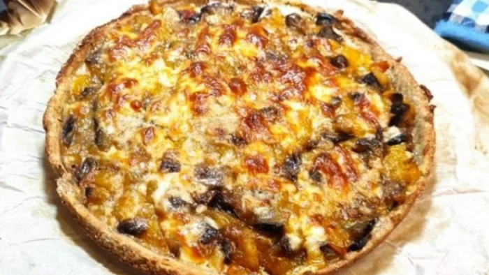 Plăcintă rustică de vinete și ardei: o adevărată delicatesă cu doar 130 de calorii!