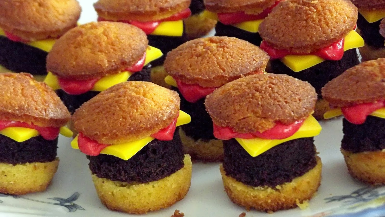 Brioșe cu Cheeseburger