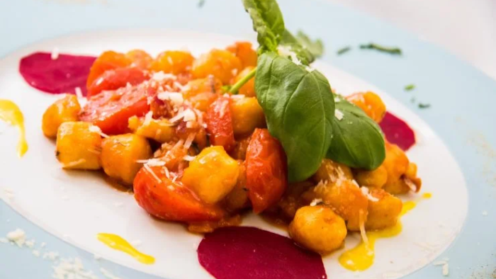 Gnocchi cu roșii și cartofi: Gătește-i în 5 minute și doar 260 de calorii!