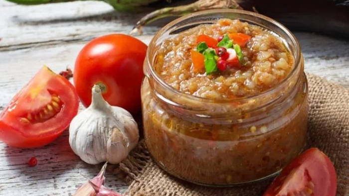 Totul în blender: vinete și roșii pentru a condimenta paste și bruschetta cu doar 60 de calorii!