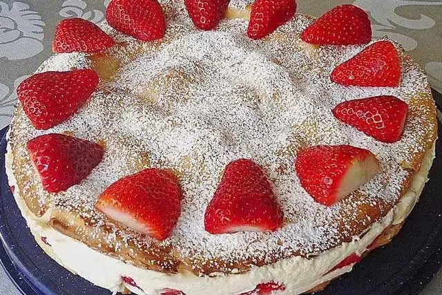 Rețetă Tort cu fulgi de căpșuni