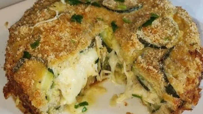 Tartă picantă cu dovlecei și ceapă | Totul crud și cu un garnitură delicioasă | Doar 130 kcal
