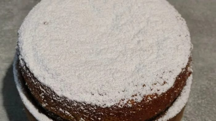 Cu 3 ouă și fără unt, pregătesc un tort de morcovi foarte pufos! Nu doar frumos, ci și delicios