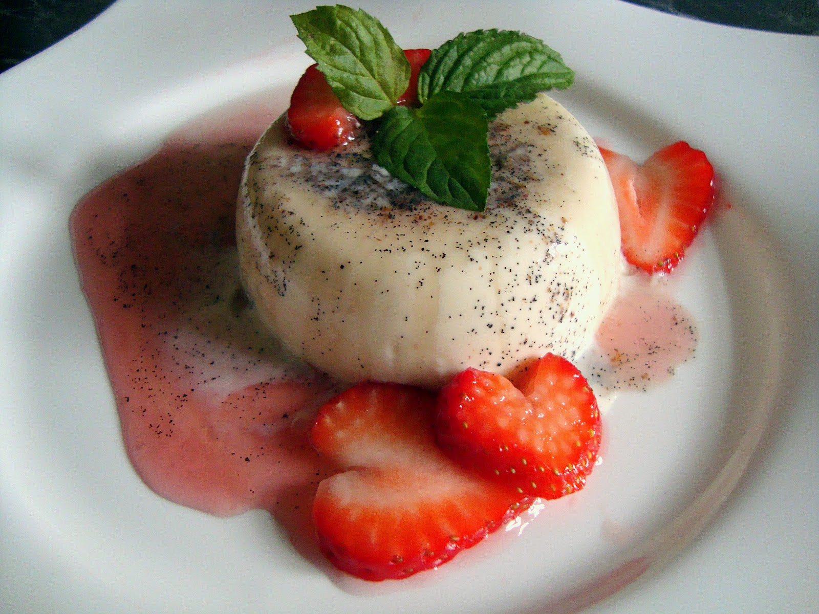 Panna Cotta fructată cu adevărată vanilie Bourbon