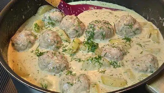 Castraveți acri cu chifteluțe rețetă