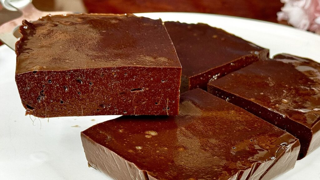 Acesta este cel mai sănătos brownie de ciocolată pe care l-am putut face, 2 ingrediente, 5 minute și 160 de calorii!