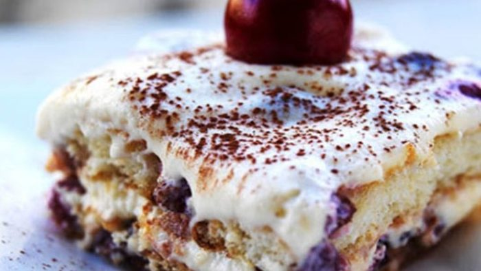 Kirsch-Tiramisu: Este cremos și are doar 190 de calorii. Este desertul verii.