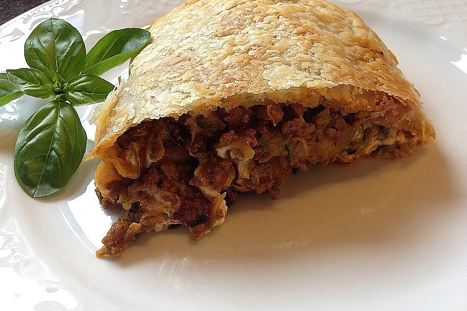 Dovlecei – strudel cu carne tocată