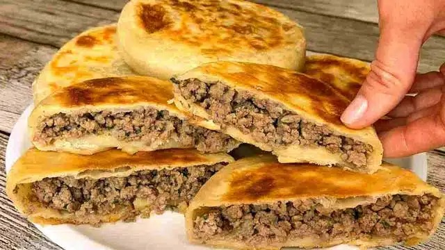 Lipie umplută cu carne tocată Rețetă sățioasă!