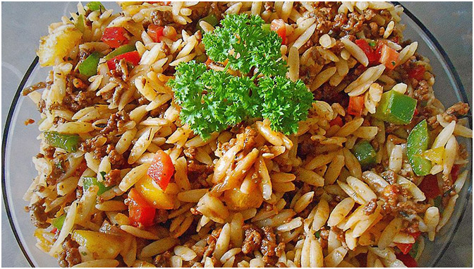 Salată de kritharaki cu carne tocată, rapidă și simplă