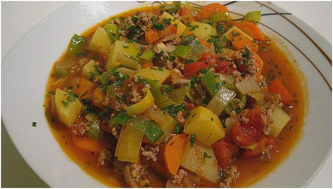 Tocătură colorată de legume înăbușită