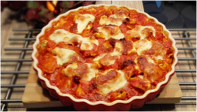 Tortellini la cuptor cu roșii, preparare rapidă și ingrediente simple