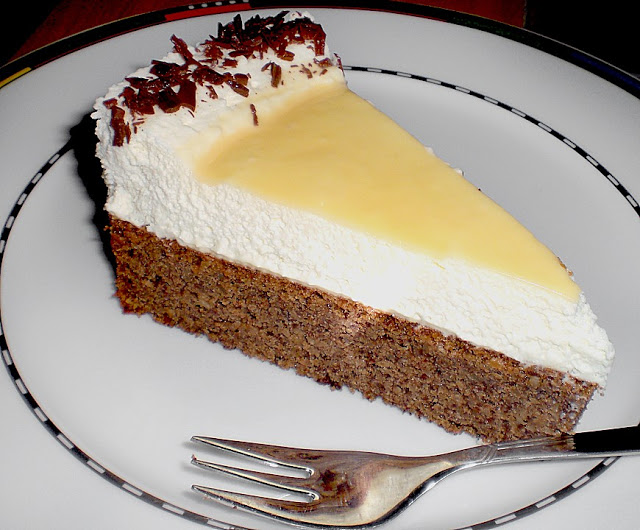Tort cu lichior de ouă (după rețeta bunicii Erna)