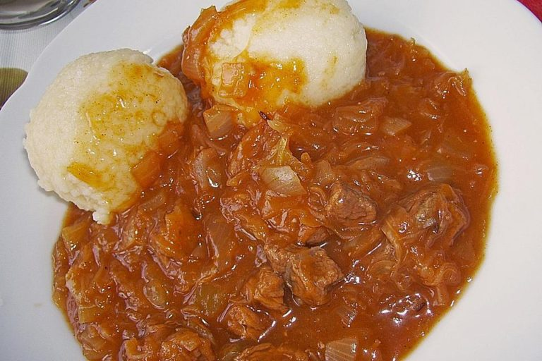 Gulaș de varză murată