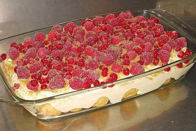 Fructe de pădure pe norul 7 Rețetă de desert