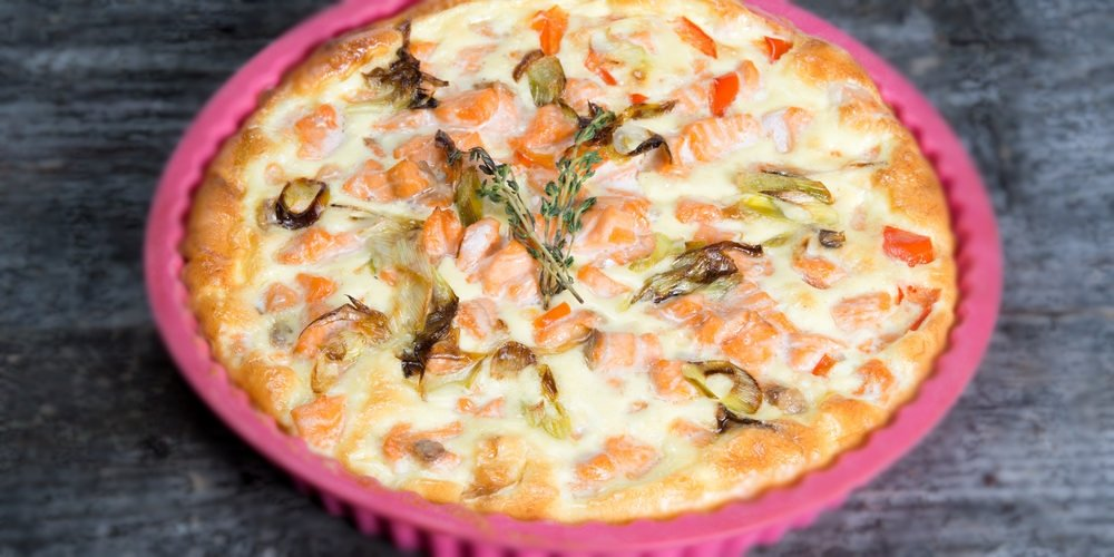 Quiche cu aluat fraged, somon afumat și sparanghel