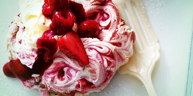 Delicioasă un tort de bezea fructat fără gluten