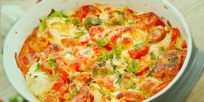 Tocăniță la cuptor cu carne tocată de vită, dovlecei și ardei – Low-Carb