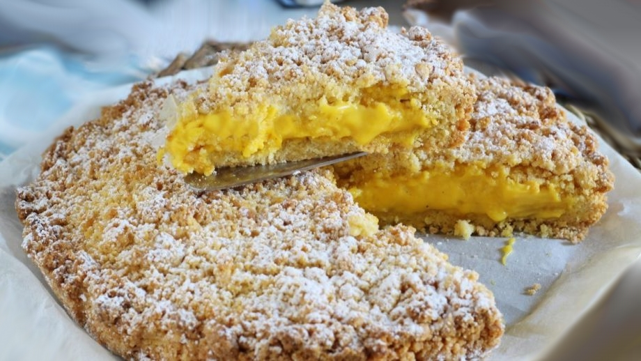 Prăjitură cu firimituri și cremă de patiserie