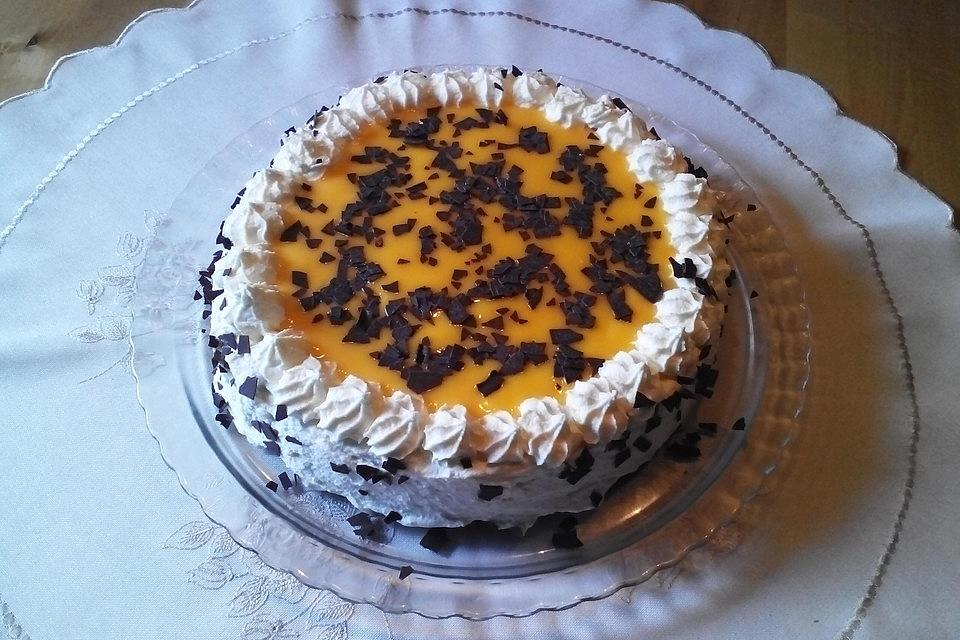Tort cu lichior de ou și blat pufos cu nucă