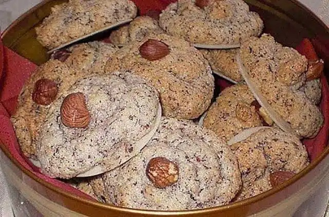 Rețetă de macarons cu nucă, trebuie să coc mereu o porție dublă!